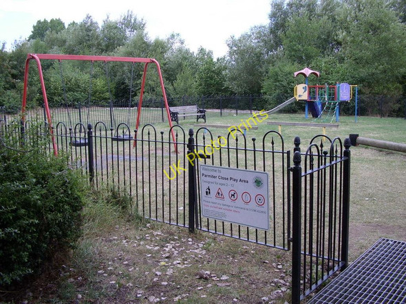 Photo 6"x4" Parmiter Close Child's Play Area Aylesbury c2010