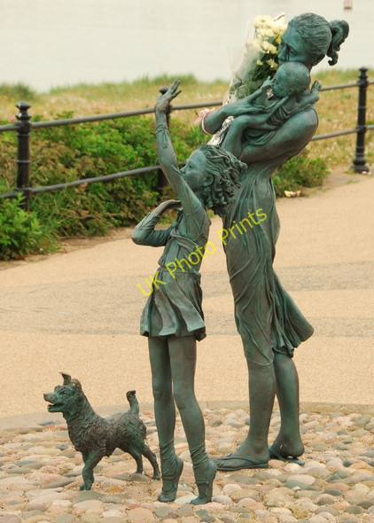 Photo 6"x4" Fleetwood: Bronze Statuesques Fleetwood c2010