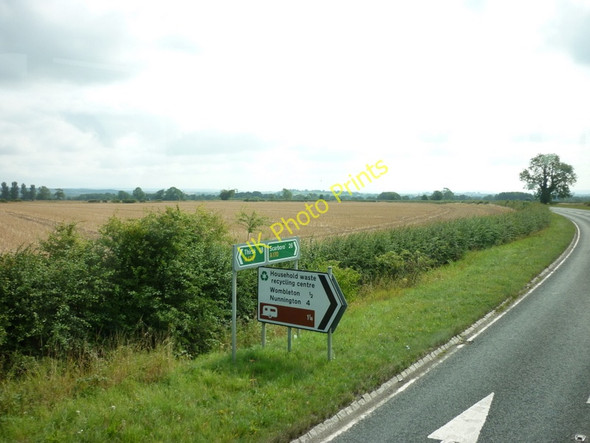 Photo 6"x4" The sign for Wombleton Beadlam c2010