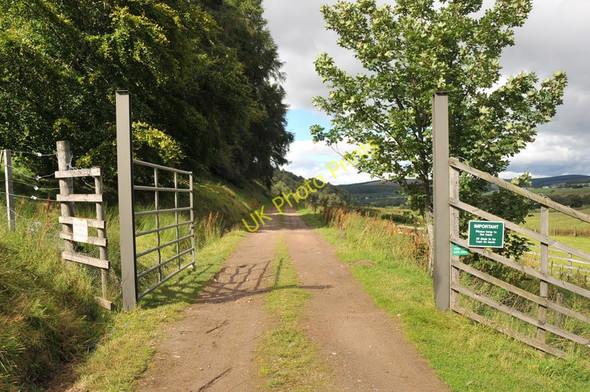 Photo 6"x4" Estate track near Delnabo Lodge Tomintoul\/NJ1618 c2010