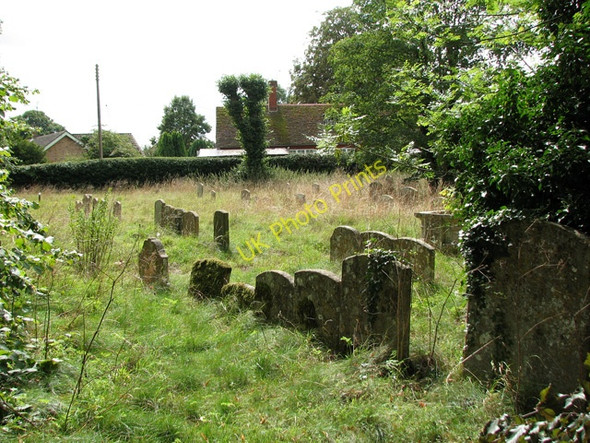 Photo 6"x4" St Mary the Less in Thetford - overgrown churchyard Thetford\/TL8783 c2010
