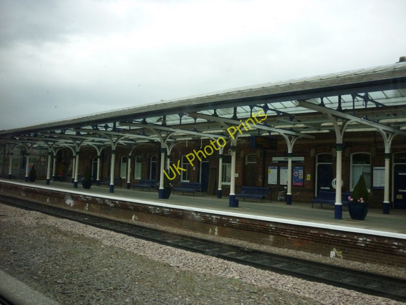 Photo 6"x4" The platform at Selby Train Station Selby c2010