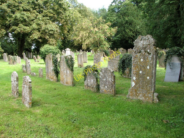 Photo 6"x4" St Michael's church in Bunwell - churchyard Bumwell Hill c2010 P1