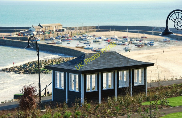 Photo 6"x4" Lyme Regis: Shelter with a View Lyme Regis c2007