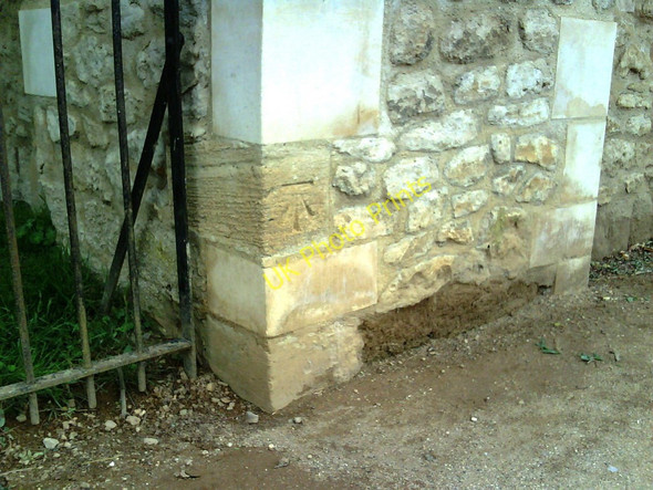Photo 6"x4" Benchmark on south end of wall of Merton Grove Oxford\/SP5106 c2010