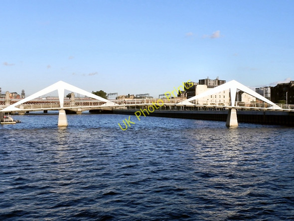 Photo 6"x4" The Tradeston Footbridge, River Clyde Glasgow c2010