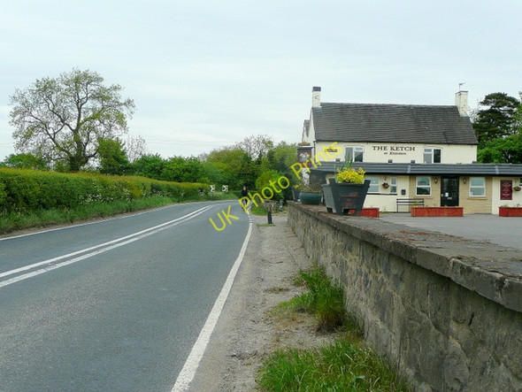 Photo 6"x4" B5035 and The Ketch Kniveton c2010