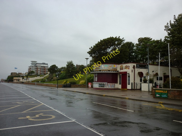 Photo 6"x4" Cleethorpes Promenade on a wet morning Cleethorpes c2010