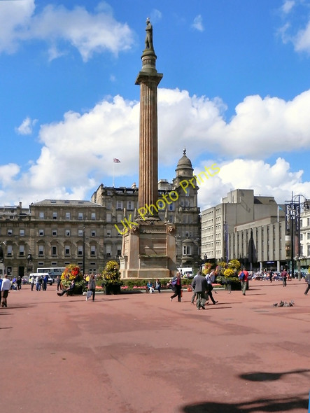 Photo 6"x4" George Square, Walter Scott Memorial. Glasgow c2010