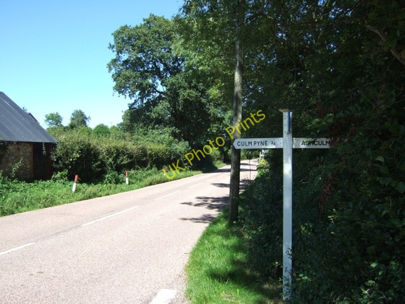 Photo 6"x4" Signpost on Combe Hill Brownheath\/ST1415 c2010
