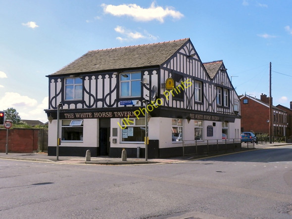 Photo 6"x4" The White Horse Tavern Westhoughton c2010