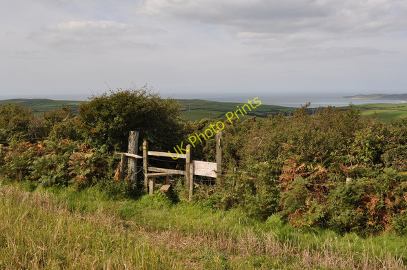 Photo 6"x4" A stile on the footpath to Croyde which marks the descent on Pathdown lane Cross\/SS4539 c2010