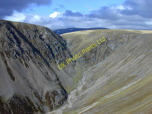 Photo 6"x4" The head of Coire Garbhalach Fionnar Choire c2003