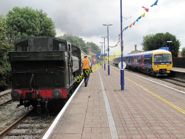 Photo 6"x4" The old and the new Cholsey c2010