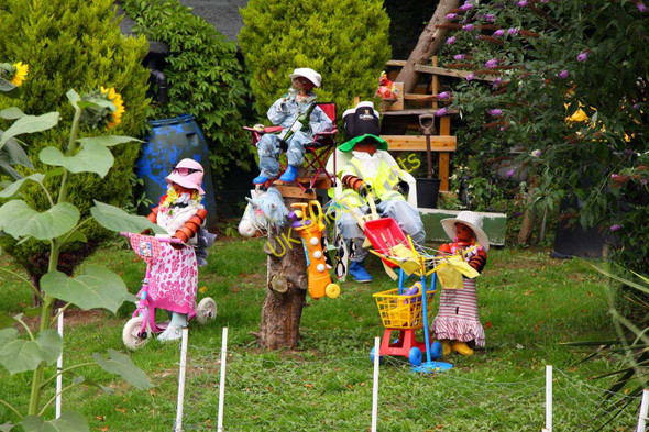Photo 6"x4" Colourful scarecrows on the allotments Piddington\/SU8094 c2010