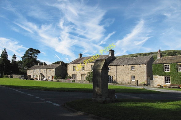 Photo 6"x4" Arncliffe village green Arncliffe c2010