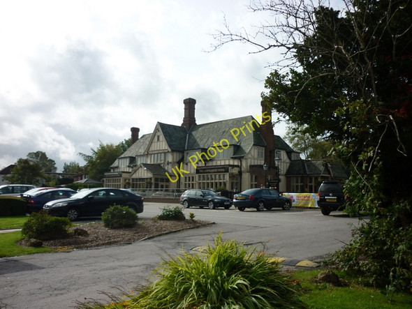 Photo 6"x4" The Lawnswood Arms on Otley Road Horsforth c2010