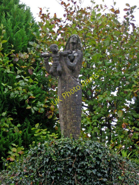 Photo 6"x4" Statue of the Virgin Mary and baby Jesus (close-up), near Ballintubber Abbey Ballintober\/M1478 c2010