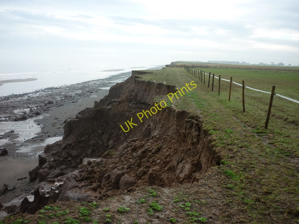 Photo 6"x4" Looking back at the path Withernsea c2010