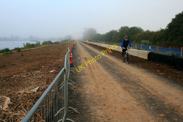 Photo 6"x4" A cyclist approaches Barton Lane Long Eaton c2010