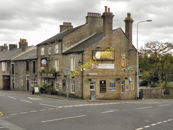 Photo 6"x4" White Horse Edgworth c2010