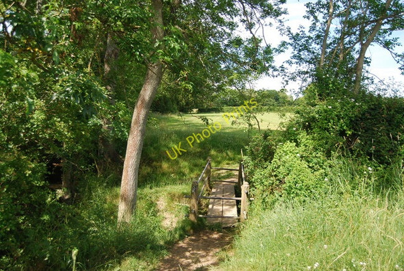 Photo 6"x4" Small footbridge on the path from Four Elms Four Elms\/TQ4648 c2010