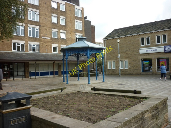 Photo 6"x4" A small square on Southgate, Elland Elland c2010