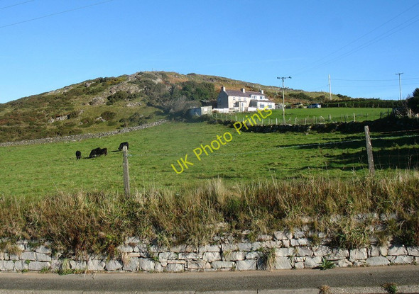 Photo 6"x4" Aelfryn and Ty'n Garreg - moorland edge houses above the village of Llithfaen Llithfaen c2010