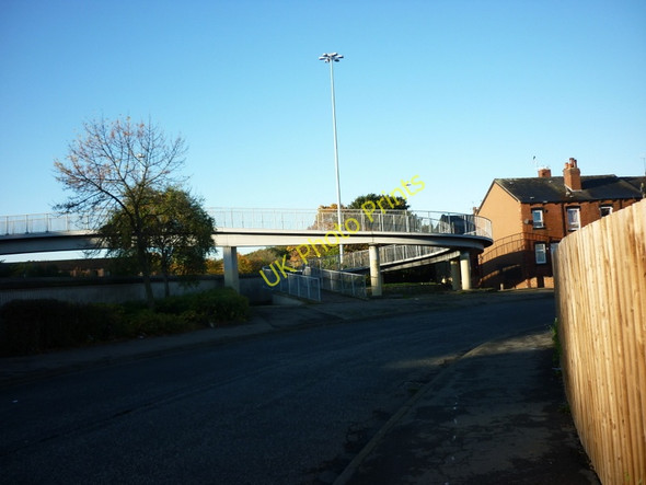 Photo 6"x4" A footbridge over the M621, Leeds Beeston\/SE2830 c2010