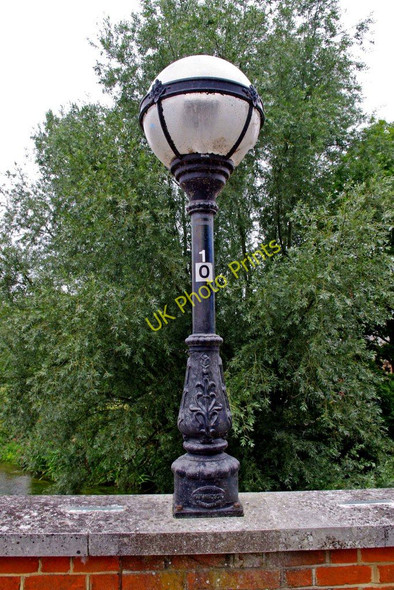 Photo 6"x4" Leatherhead or Town Bridge (5) - lamp Leatherhead c2010