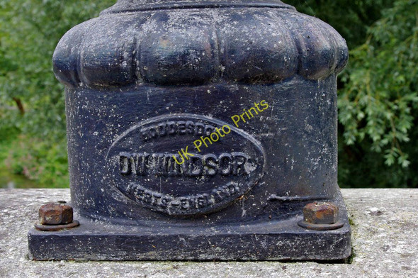 Photo 6"x4" Leatherhead or Town Bridge (6) - detail on lamp Leatherhead c2010