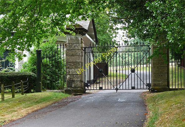 Photo 6"x4" Lodge and gates near Brightwalton Brightwalton c2010