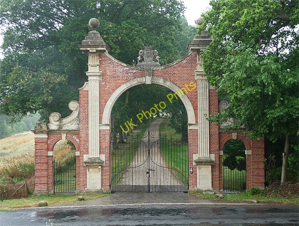 Photo 6"x4" Gateway near Woolhampton Beenham c2010