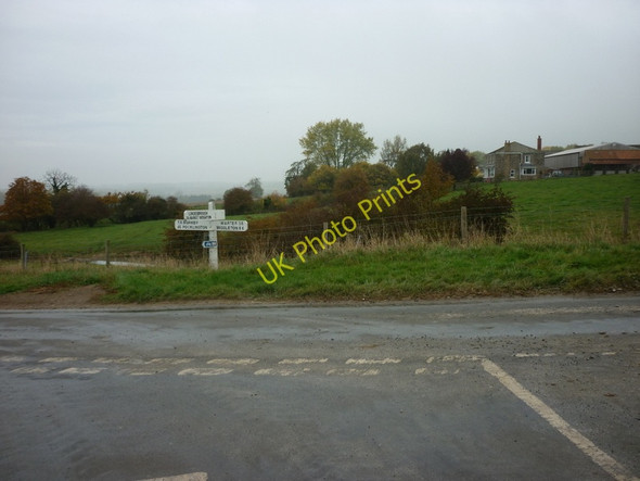 Photo 6"x4" A minor road junction Londesborough c2010