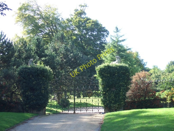 Photo 6"x4" The drive and gateway of Westover House Calbourne c2010