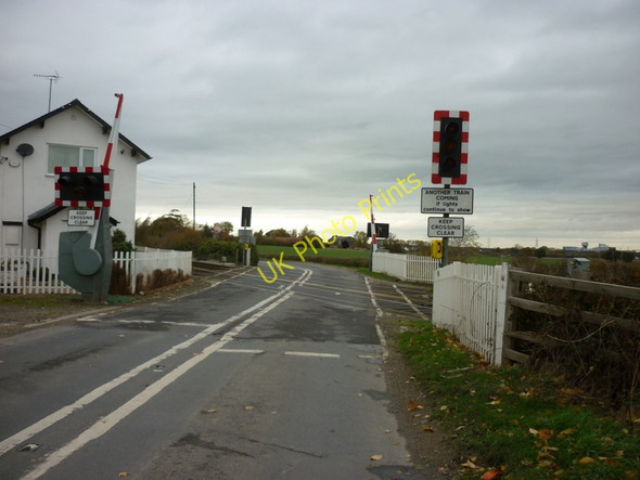 Photo 6"x4" The Spring Lodge level crossings north of Womersley Cridling Stubbs c2010