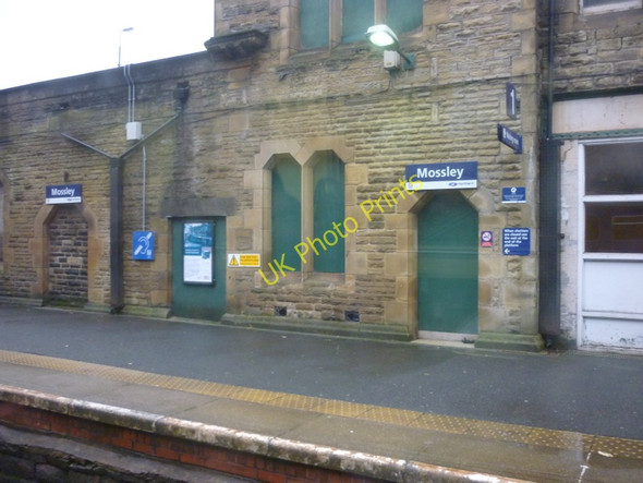 Photo 6"x4" Mossley railway station Mossley\/SD9701 c2010