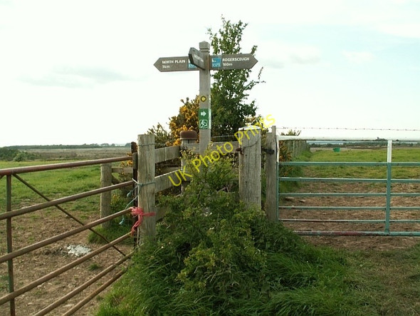 Photo 6"x4" Signpost and gates Longcroft\/NY2158 c2008