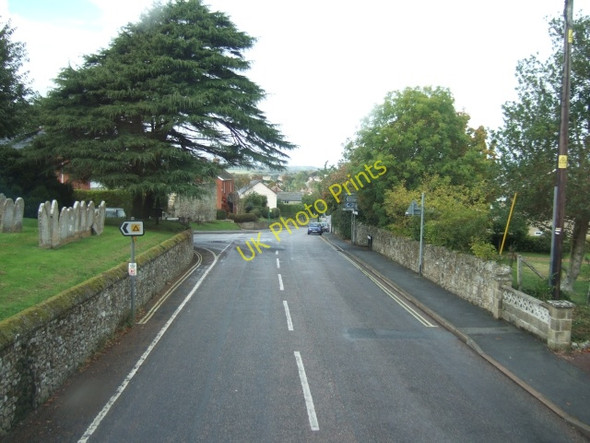 Photo 6"x4" Churchyard and road, Whitwell Whitwell\/SZ5277 c2010