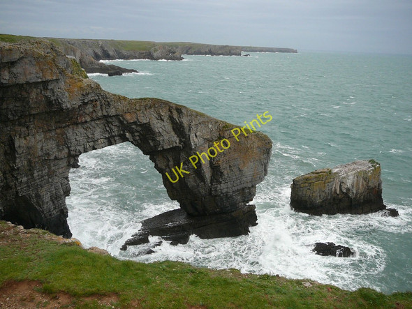 Photo 6"x4" The Green Bridge of Wales, (natural arch) Merrion\/SR9397 c2010