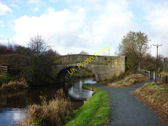Photo 6"x4" Bridge #123 over the Leeds & Liverpool canal Padiham c2010