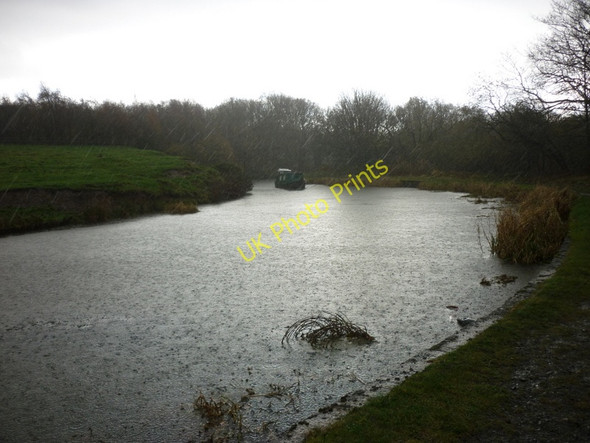 Photo 6"x4" Braving the hailstones, Leeds & Liverpool canal Padiham c2010