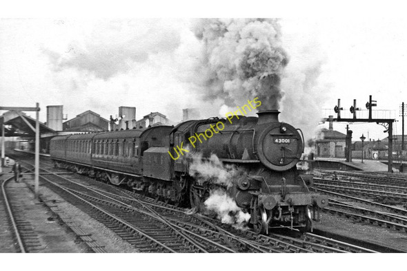 Photo 6"x4" A local train for Banbury leaves Bletchley Station Bletchley\/SP8634 c1948
