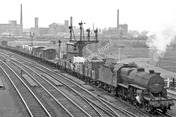Photo 6"x4" Eastbound freight approaching Dewsnap Sidings at Guide Bridge East Junction Dukinfield c1951