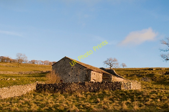 Photo 6"x4" Barn above Langcliffe Settle c2010