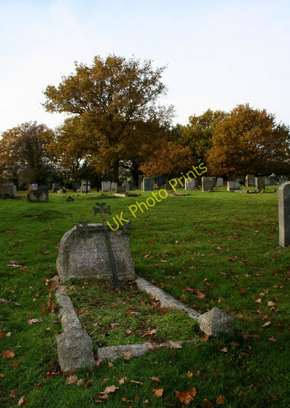Photo 6"x4" St Michael's Churchyard Latchingdon c2010