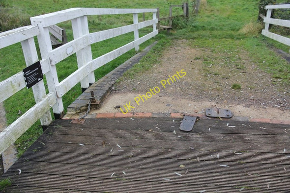 Photo 6"x4" The bolt is on the left Sheffield Bottom c2010