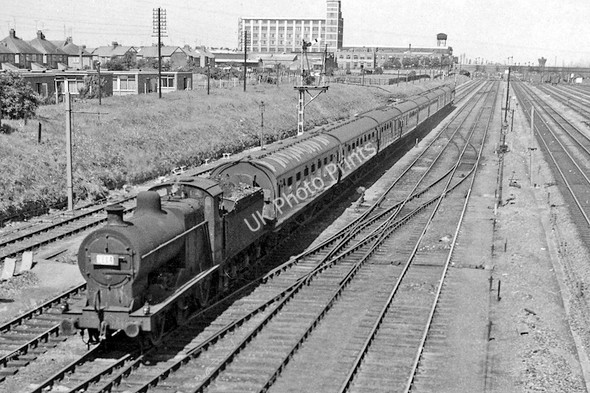 Photo 6"x4" Derby - Lowestoft holiday express approaching Peterborough North Peterborough c1962