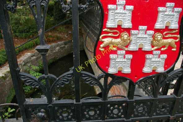 Photo 6"x4" Winchester: watercourse off the Itchen Winchester c2010 P1