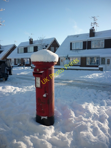 Photo 6"x4" A pillar box on Emmott Road, Hull Kingswood\/TA0834 c2010